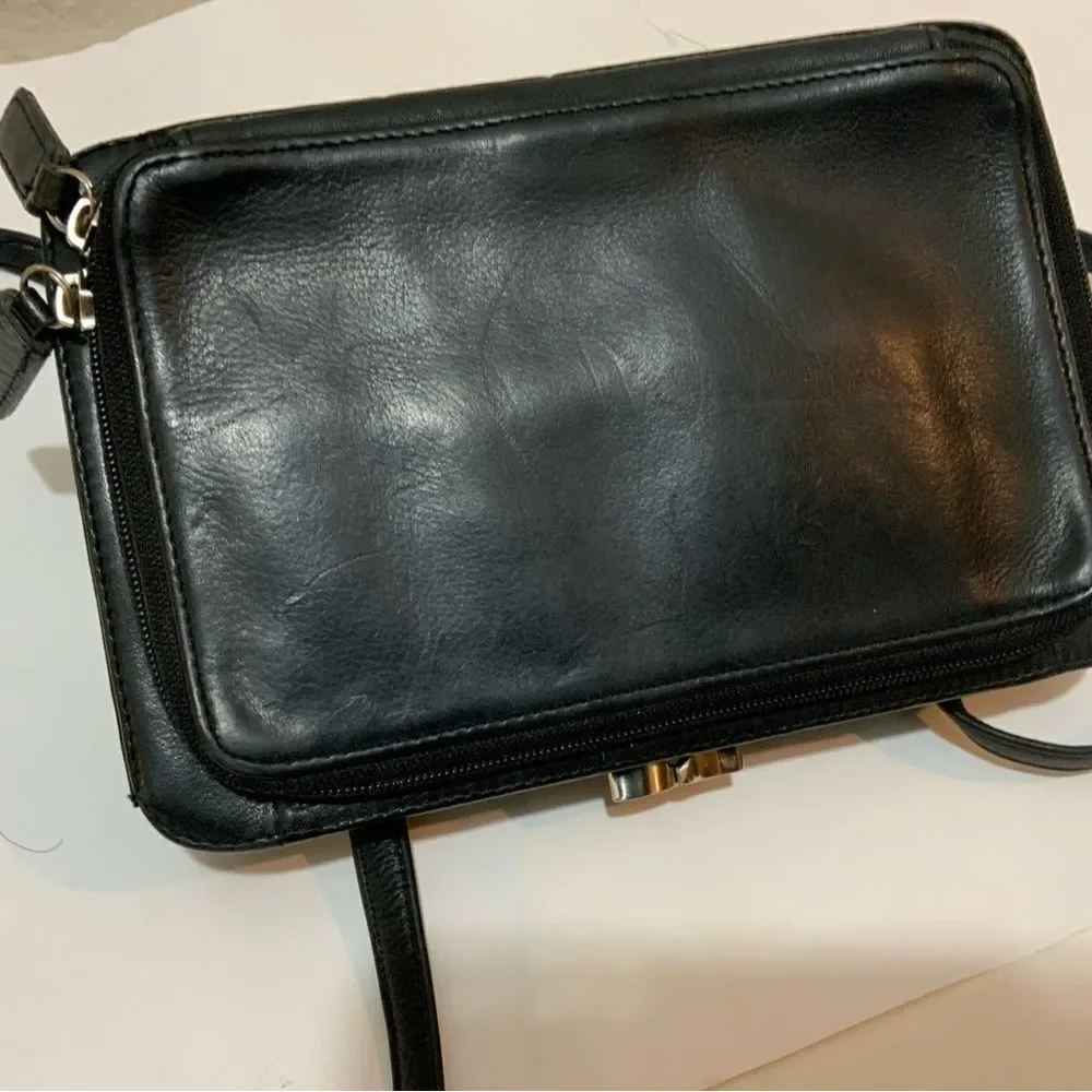 FOSSIL Black Leather CROSSBODY Kiss Lock Snap  Zip ORGANIZER HANDBAG 8x6x2 in